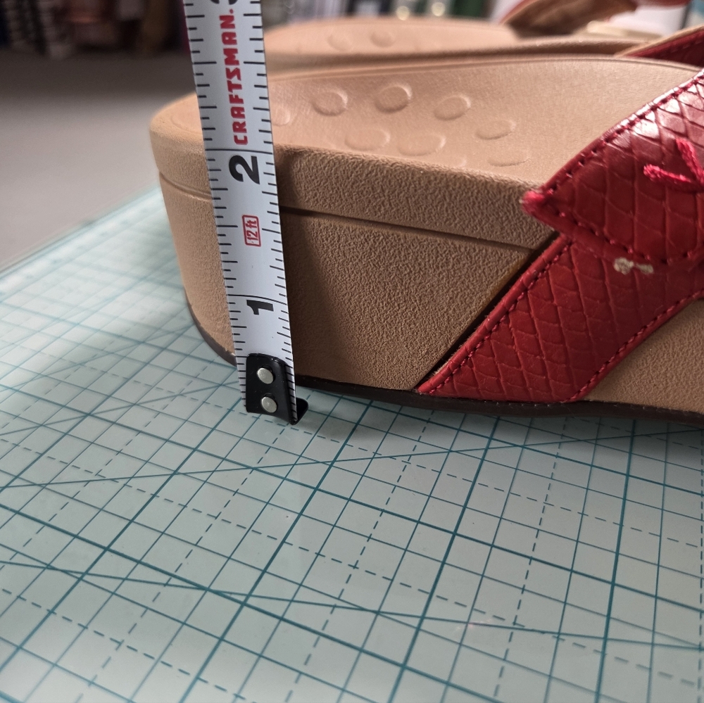 Vionic Size 10 Red Wedge Sandals - Picture 5 of 16